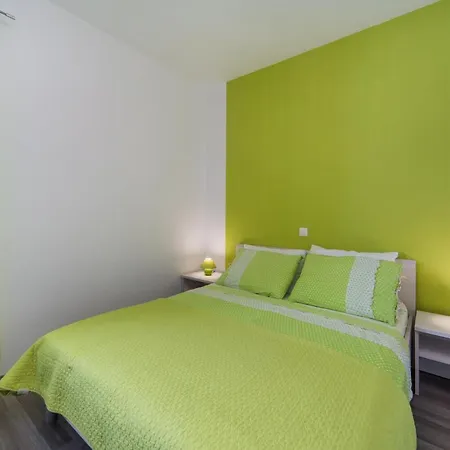 Color Apartment *